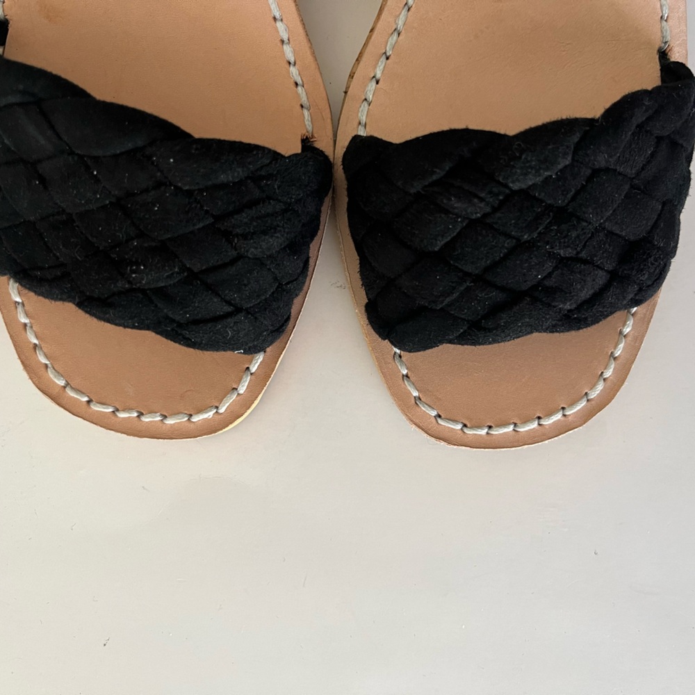CalaXini simply perfect wedge braided suede sandals made
In Spain 37 US 6.5 - Picture 7 of 12